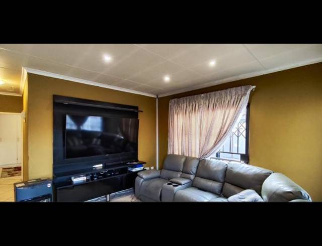 3 BEDROOM HOUSE FOR SALE IN DAWN PARK EXT